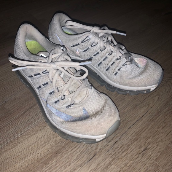 Nike shoes - Picture 1 of 7